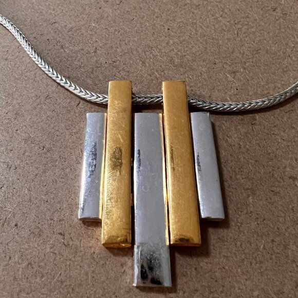 VINTAGE AVON Pendant Necklace 17 in Silver Tone / Gold Tone - Picture 6 of 7